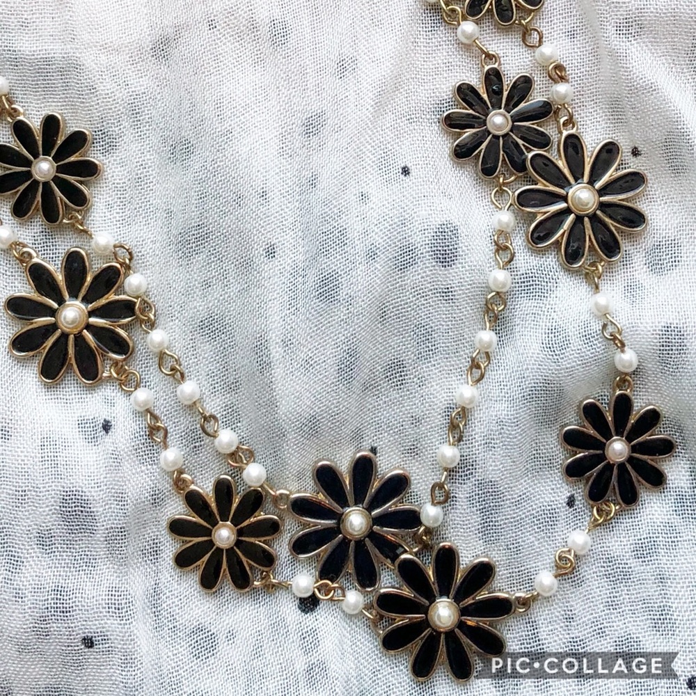 Black & Gold Daisy Necklace